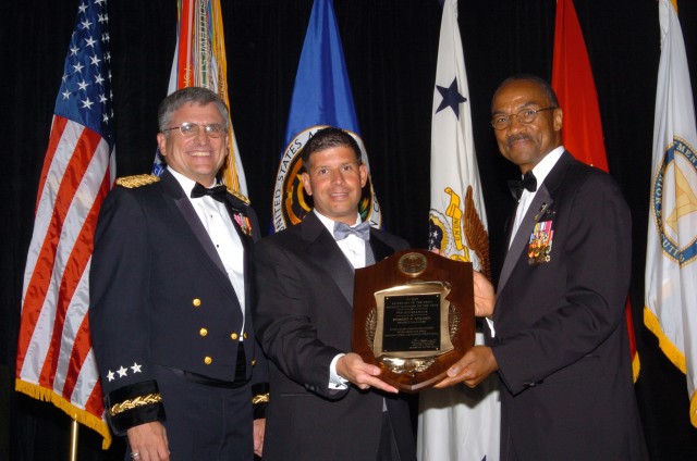 PEO C3T leader leaves legacy of improved communications capabilities