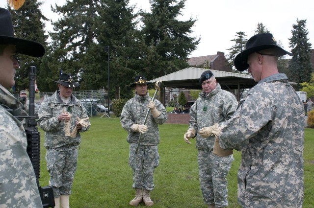 Blackhawks say farewell to commander, command sergeant major