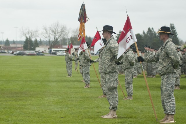 Blackhawks say farewell to commander, command sergeant major