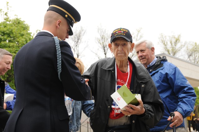 Soldiers honor one of their own 