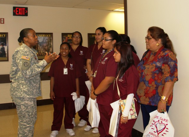 Tripler gives Hawaii Job Corps students a taste of Army Medicine