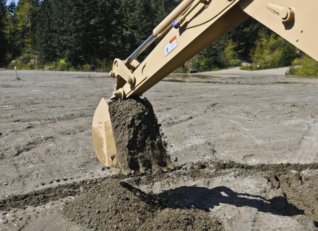 14th Engineers train with new excavators