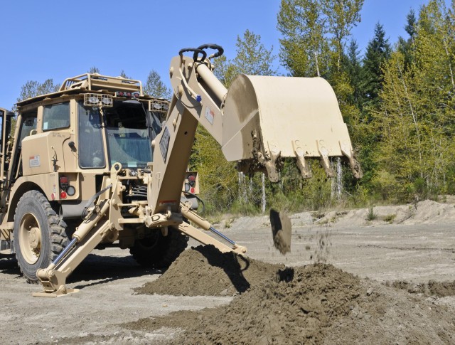 14th Engineers train with new excavators