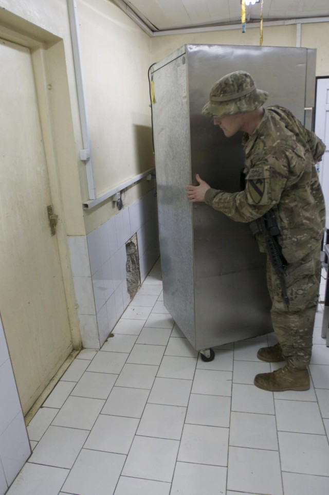 Rocket attacks won't stop food service specialists