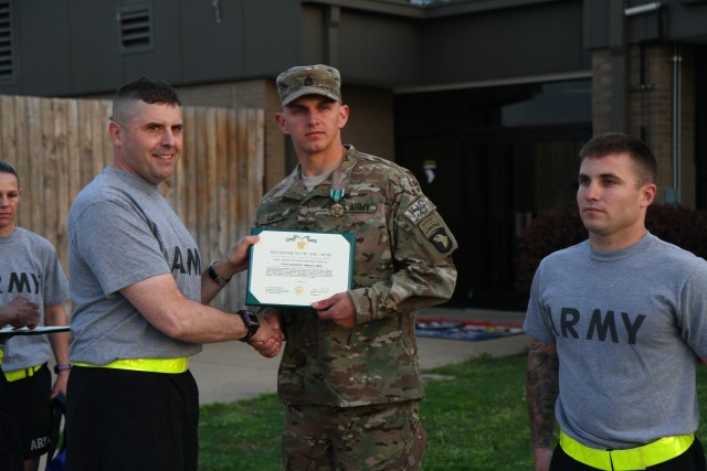 Currahees awarded commendation medal