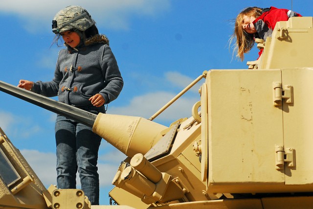 Lancer families visit Soldiers at training site