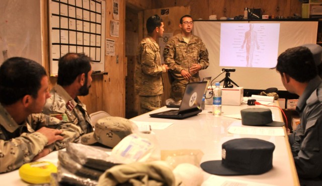 US medics teach Afghan police how to save lives
