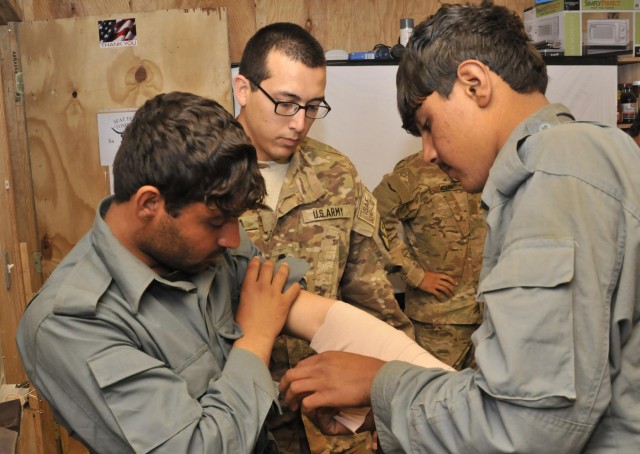 US medics teach Afghan police how to save lives