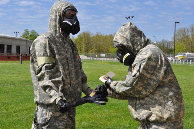 Soldiers train to detect chemicals on equipment