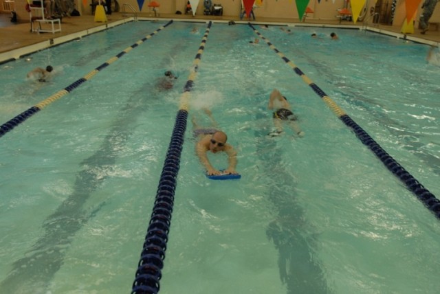 Army Swimming Team Takes Laps