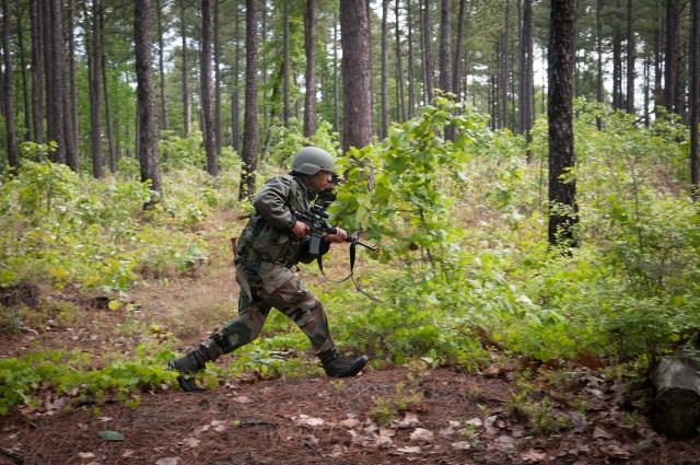 Indian soldiers, U.S. paratroopers compare patrolling tactics