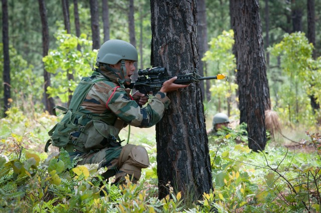 Indian soldiers, U.S. paratroopers compare patrolling tactics