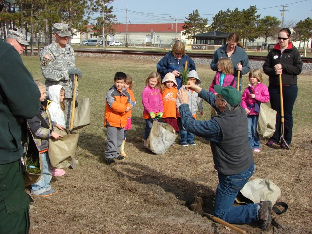 Fort McCoy celebrates Arbor Day, Tree City award