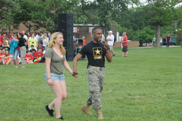 Free show draws thousands to MDW's Twilight Tattoo!