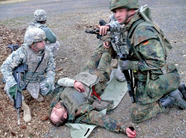 Soldiers earn Sch&uuml;tzenschnur for weapons proficiency during joint training
