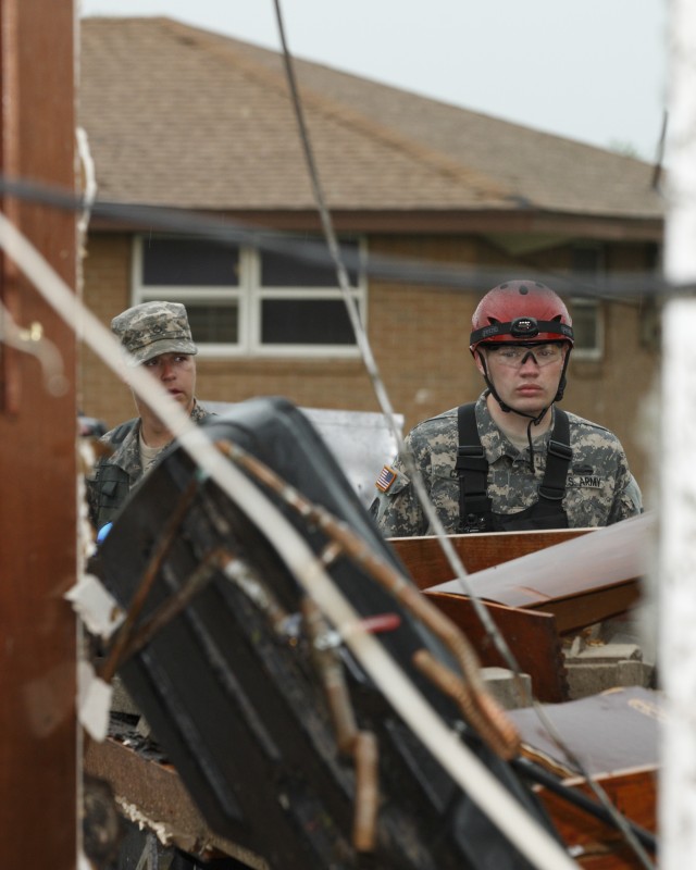 Senior Army Guard leader describes Oklahoma tornado response