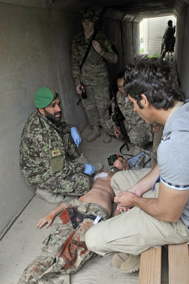 US medics train Afghan medics on life-saving skills