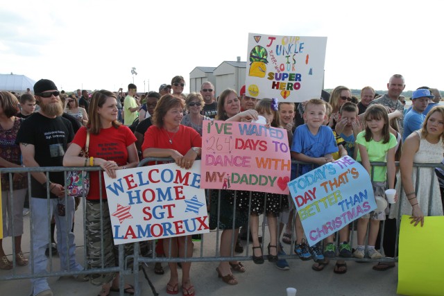 101st AIRBORNE DIVISION WELCOMES BACK SOLDIERS FROM 2 BRIGADES