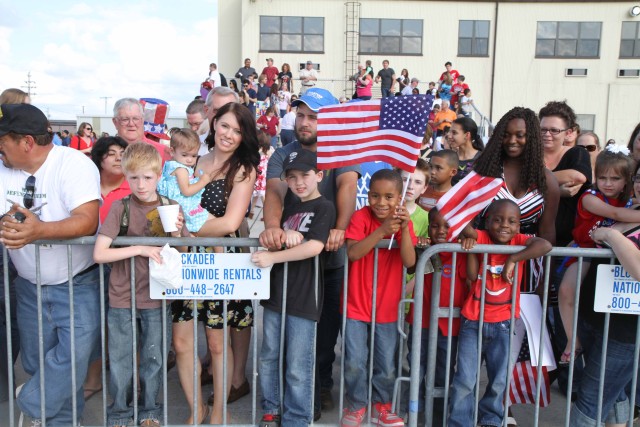 101st AIRBORNE DIVISION WELCOMES BACK SOLDIERS FROM 2 BRIGADES