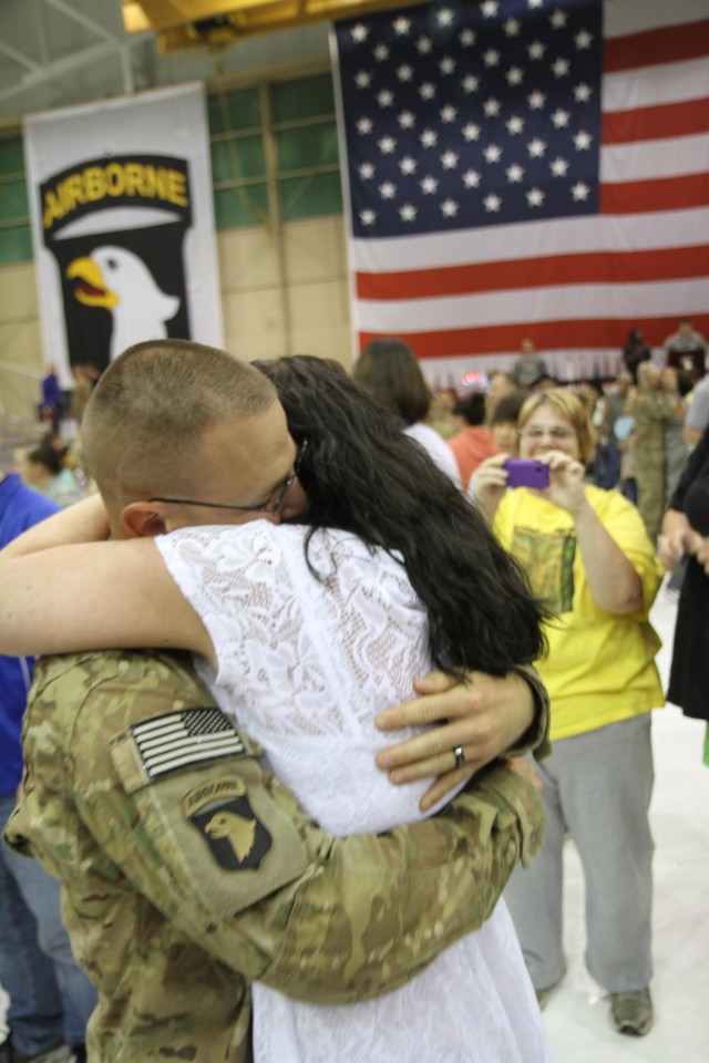 101st AIRBORNE DIVISION WELCOMES BACK SOLDIERS FROM 2 BRIGADES