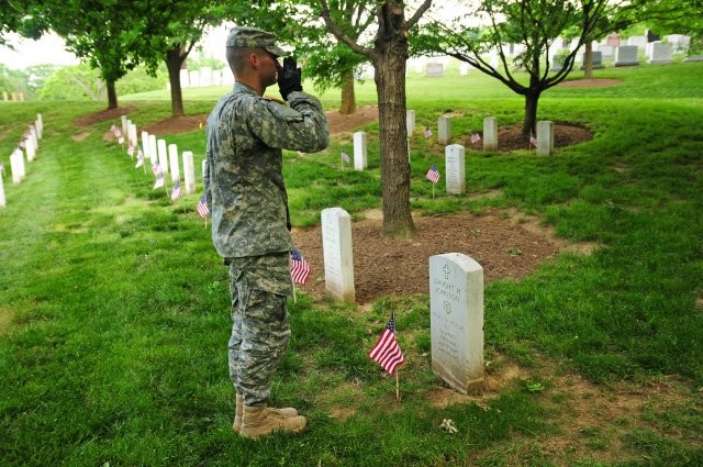Old Guard Soldiers honor fallen service members, place flags at Arlington graves