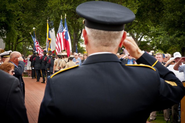 Sergeant major of the Army attends Memorial Day service in Texas