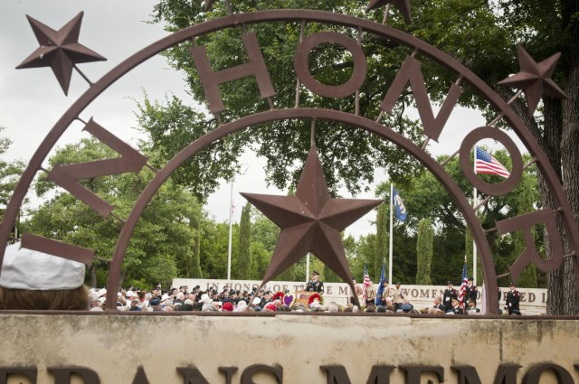 Sergeant major of the Army attends Memorial Day ceremony in Texas