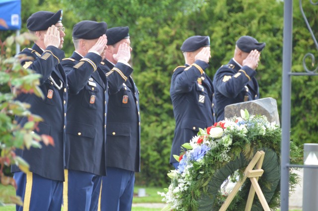 12th CAB, ASCC unveil dedication to two Soldiers during Memorial Day ...