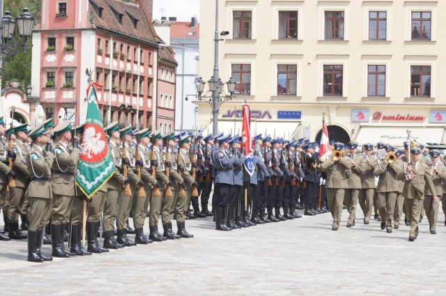 US Army Capt. Barbara Bujak recognized in Veterans Day ceremony in Poland