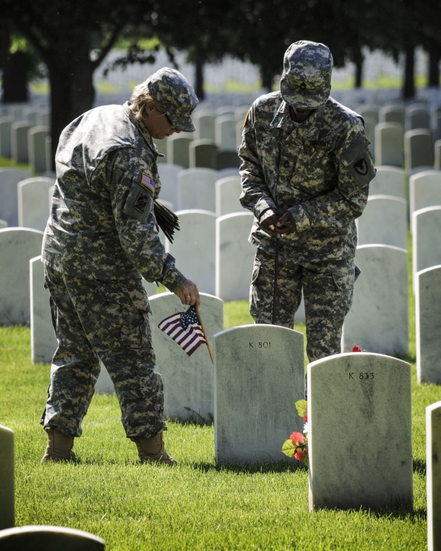 Arsenal service members participate in QC Memorial Day events