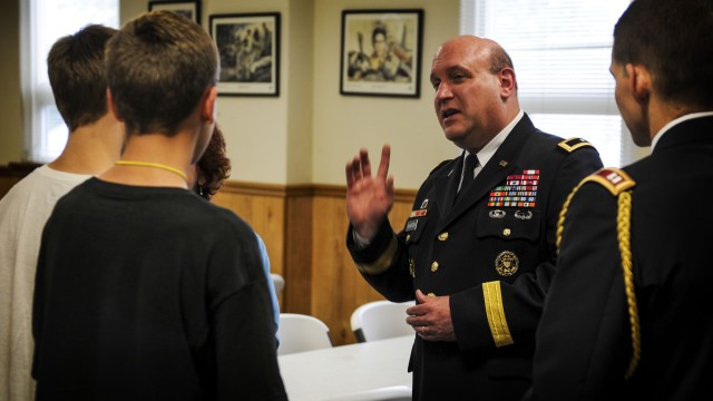 Arsenal service members participate in QC Memorial Day events