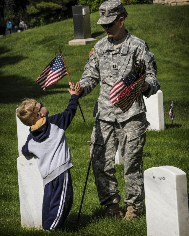 Arsenal service members participate in QC Memorial Day events