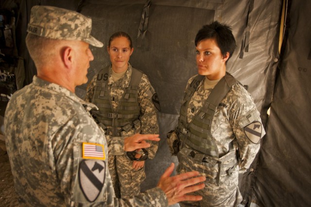 Sergeant major of the Army visits female medics during training excercise
