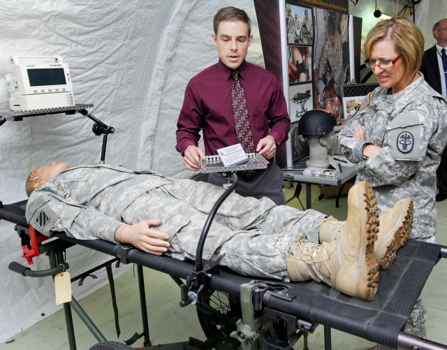 Army Surgeon General visits U.S. Army Medical Research and Materiel Command