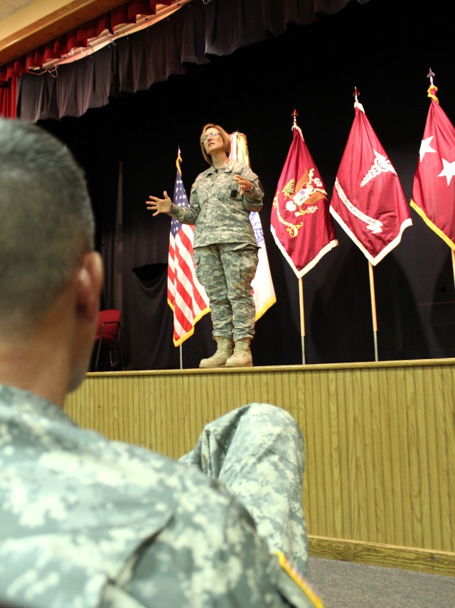 Army Surgeon General visits U.S. Army Medical Research and Materiel Command