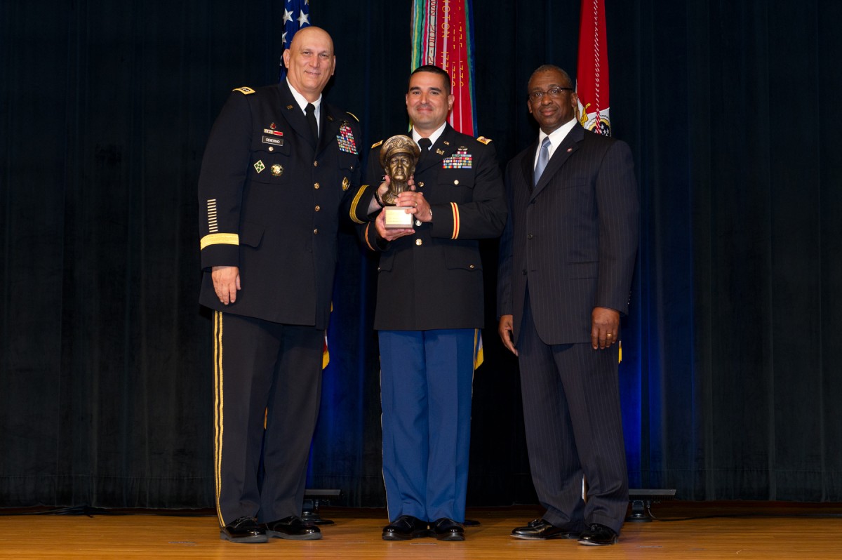 76th Operational Response Command Officer Receives Gen. Douglas