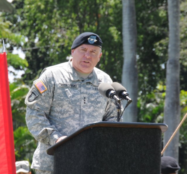 Lt. Gen. Wiercinski speaks during retirement ceremony
