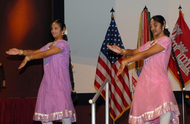 Alabama Asian Society dancers