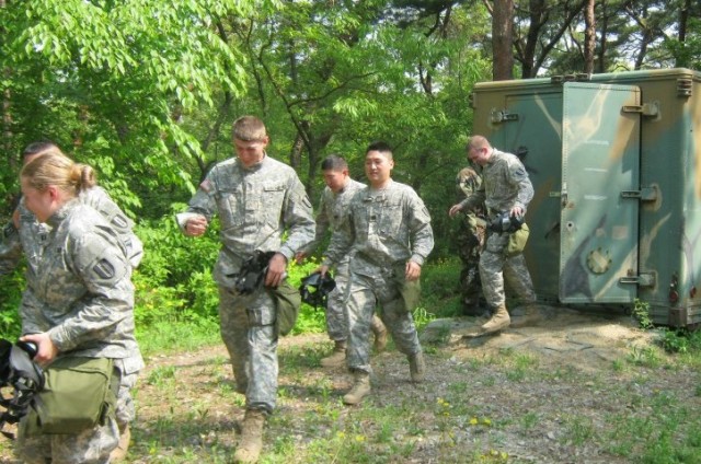 304th ESB Soldiers NBC Training