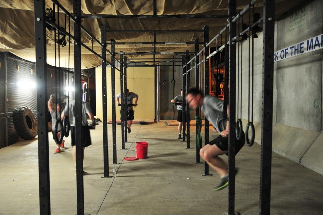 Intel soldiers stay fit with CrossFit