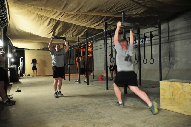 Intel soldiers stay fit with CrossFit