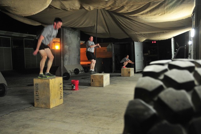 Intel soldiers stay fit with CrossFit