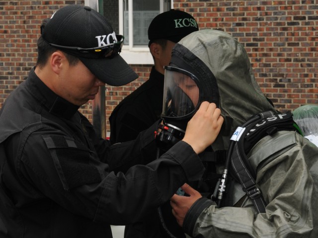 Allied EOD troops hold counter IED demonstration