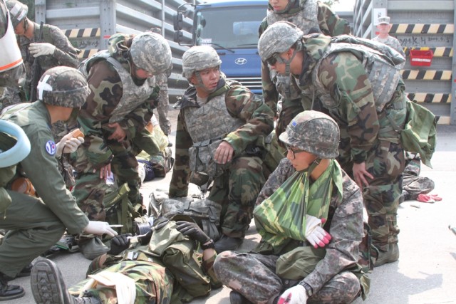 US-ROK medics conduct evac training