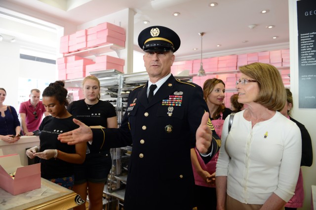 Chandler celebrates Army birthday, thanks local business for support