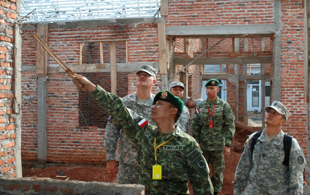 US Engineers learn Indonesian building techniques