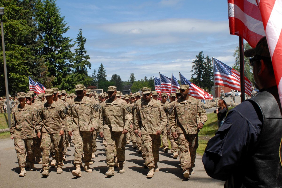 Soldiers return to handshakes, embraces | Article | The United States Army