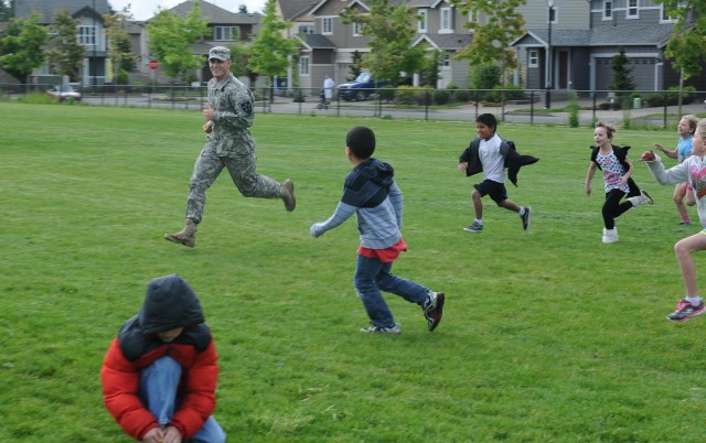 Soldiers, students run for fun