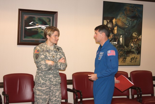 NASA selects two Soldiers for 2013 Astronaut Candidate Class