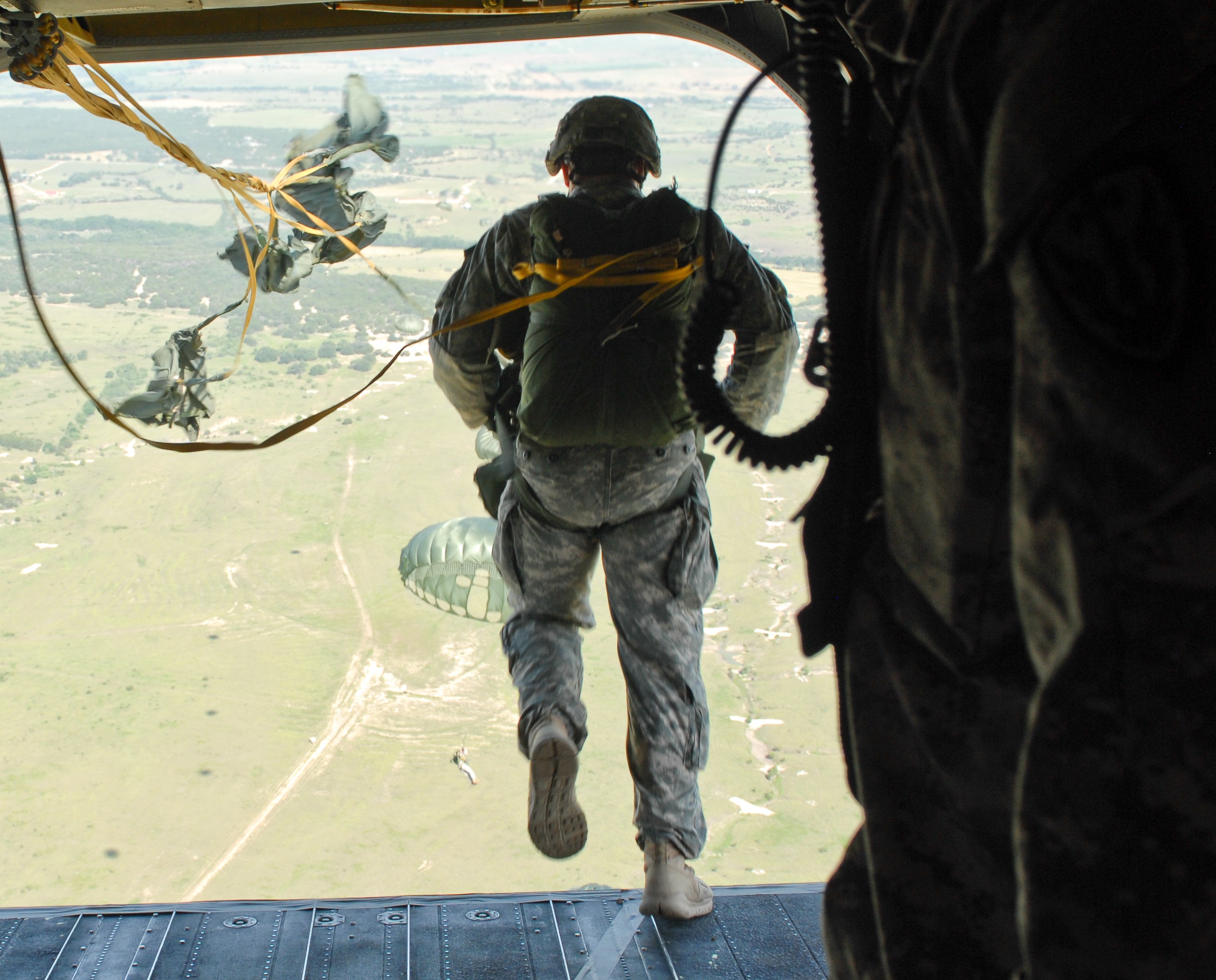 Hood Paratroopers Complete Jump As Families Look On Article The